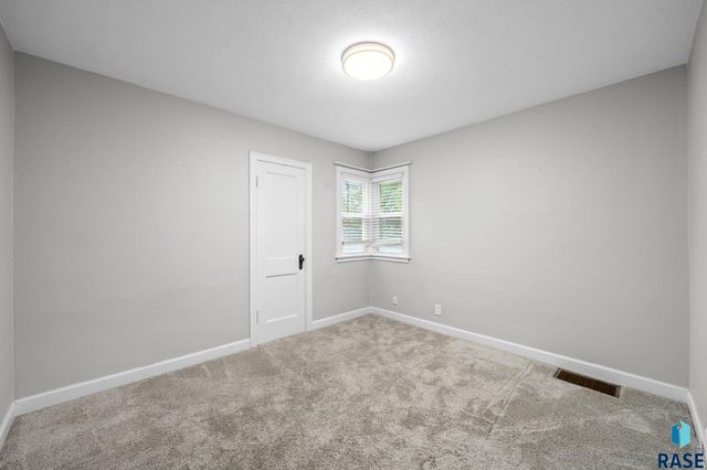 2022 S Euclid Ave Avenue, Sioux Falls, SD 57105