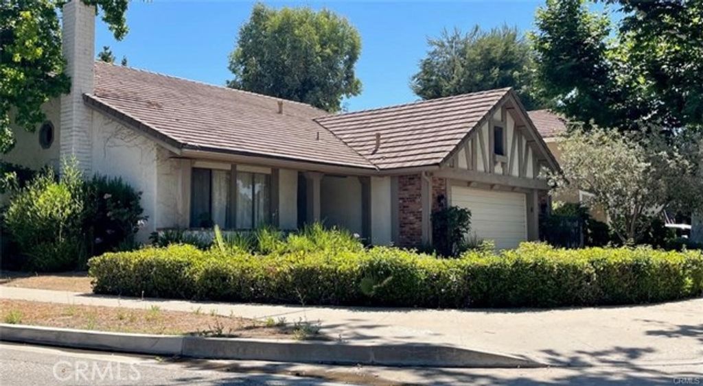 290 N Park View Drive, Oak Park, CA 91377