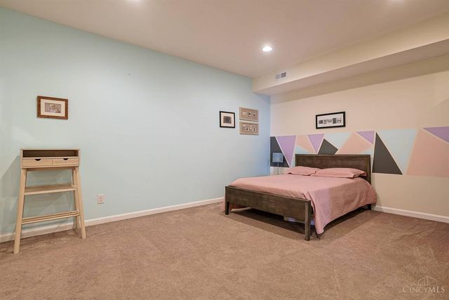 1723 Harmon Drive, Wyoming, OH 45215