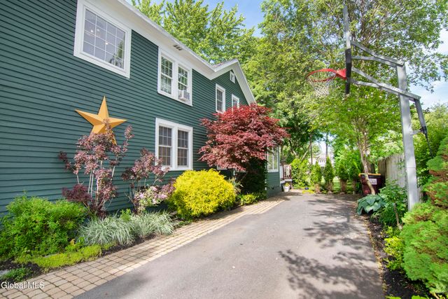 24 Walnut Street, Saratoga Springs, NY 12866