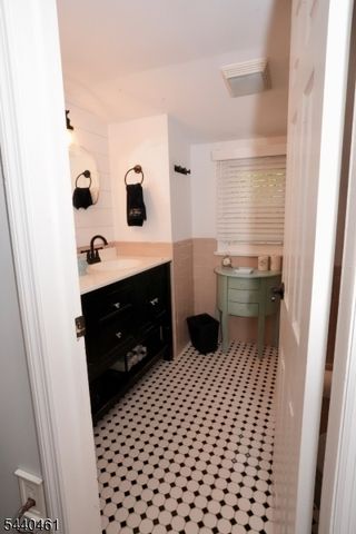 6 Cherry Lane, Caldwell Boro Twp., NJ 07006