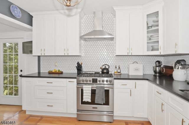 6 Cherry Lane, Caldwell Boro Twp., NJ 07006