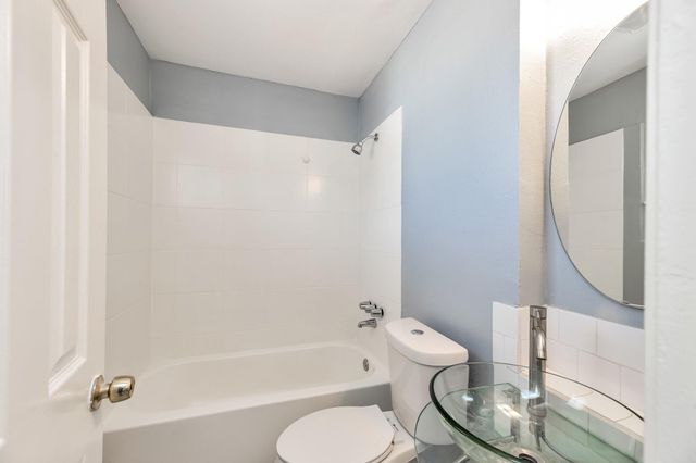 3040 Golfcrest Boulevard 11, Houston, TX 77087