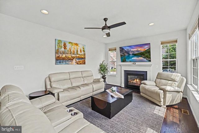 15801 AERIAL VIEW RD, Woodbridge, VA 22193