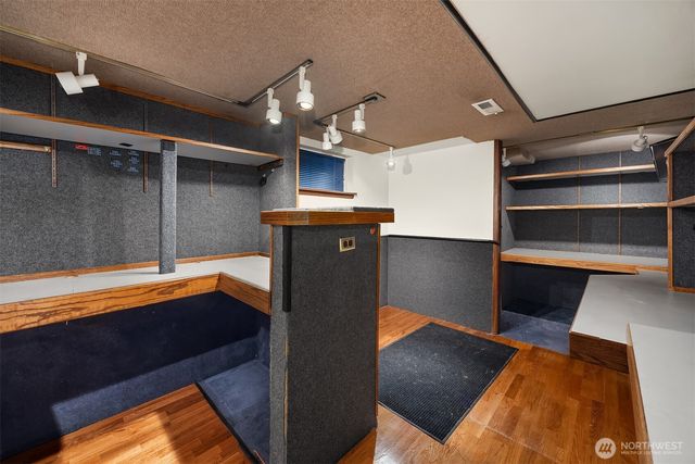 7712 23rd Avenue NW, Seattle, WA 98117