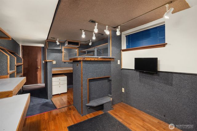 7712 23rd Avenue NW, Seattle, WA 98117