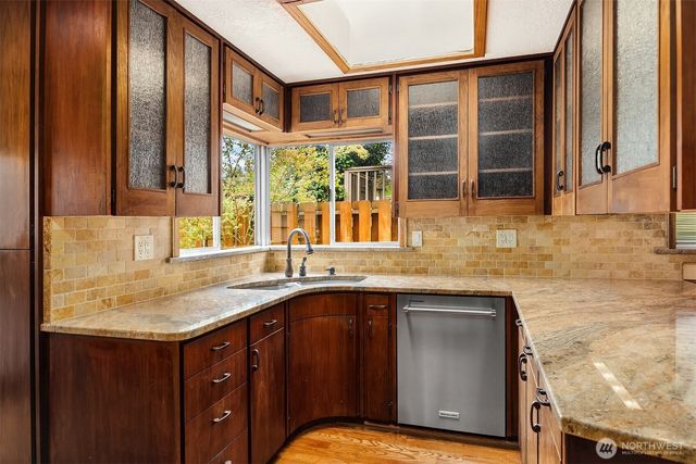 7712 23rd Avenue NW, Seattle, WA 98117
