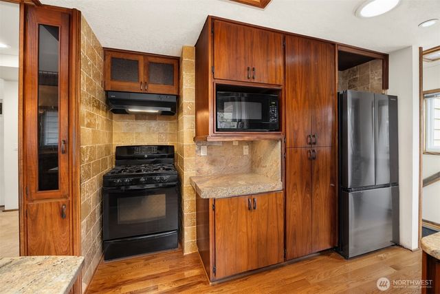 7712 23rd Avenue NW, Seattle, WA 98117