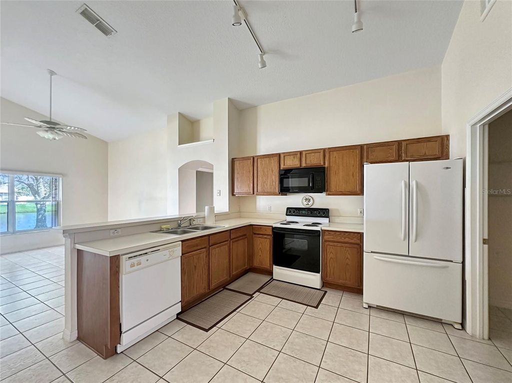 Image 5 of property listing at 109 THORNBURY DRIVE, Kissimmee, FL 34744