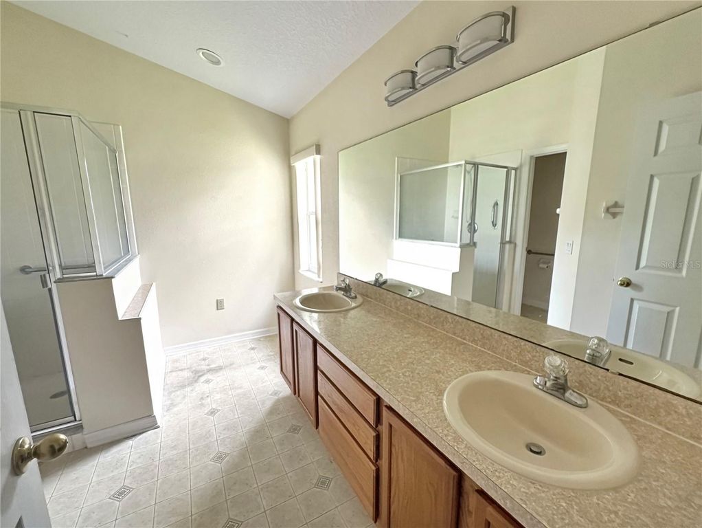 Image 8 of property listing at 109 THORNBURY DRIVE, Kissimmee, FL 34744