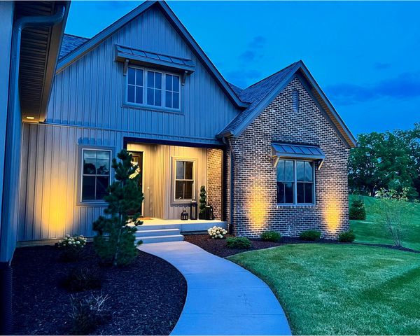 5077 Oak Ridge Court, Bettendorf, IA 52722