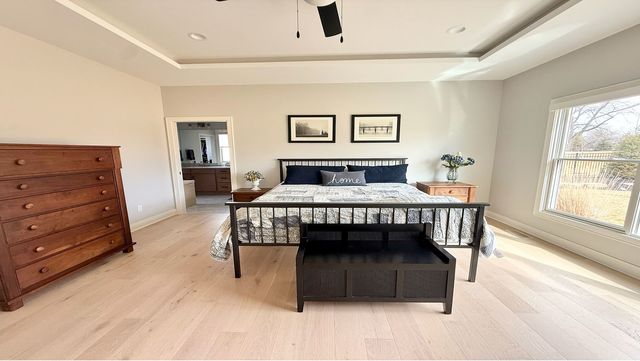 5077 Oak Ridge Court, Bettendorf, IA 52722