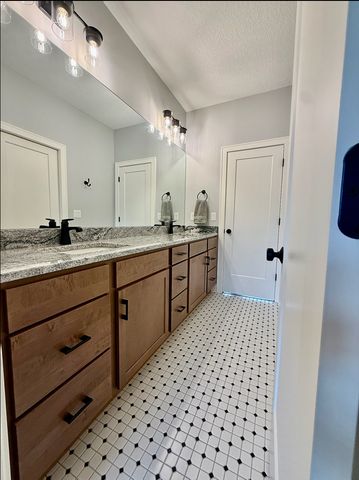 5077 Oak Ridge Court, Bettendorf, IA 52722