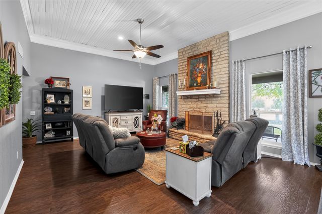 3913 Fairway Drive, De Cordova, TX 76049