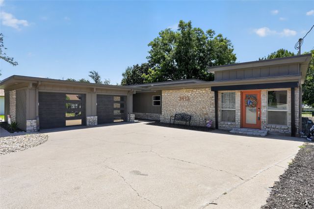 3913 Fairway Drive, De Cordova, TX 76049