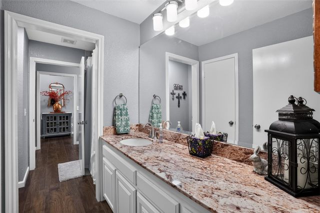 3913 Fairway Drive, De Cordova, TX 76049