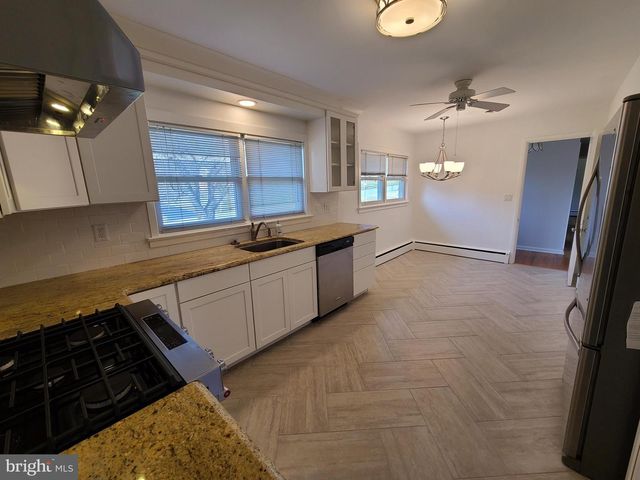 6 COUNCIL TRL, Wilmington, DE 19810