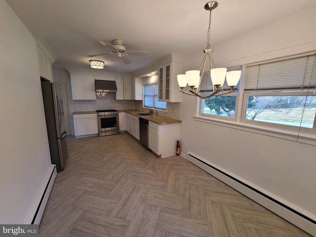 6 COUNCIL TRL, Wilmington, DE 19810