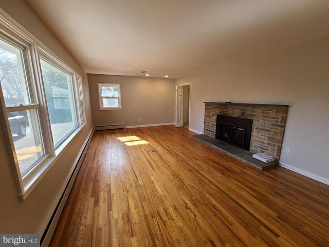 6 COUNCIL TRL, Wilmington, DE 19810