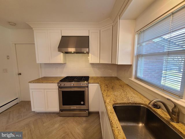 6 COUNCIL TRL, Wilmington, DE 19810