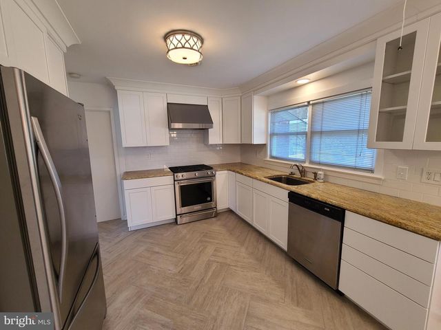 6 COUNCIL TRL, Wilmington, DE 19810