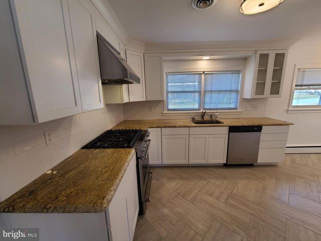 6 COUNCIL TRL, Wilmington, DE 19810