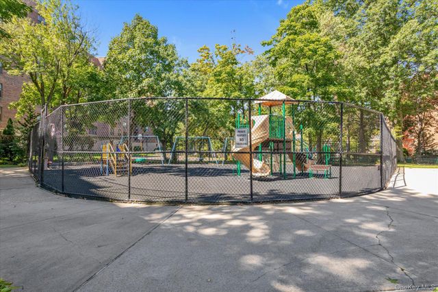 18-50 211th Street 6B, Bayside, NY 11360