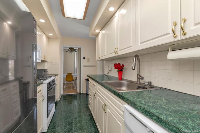 18-50 211th Street 6B, Bayside, NY 11360