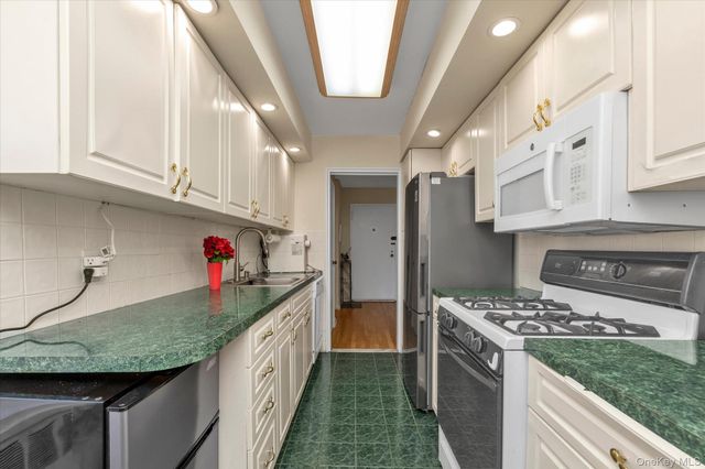 18-50 211th Street 6B, Bayside, NY 11360
