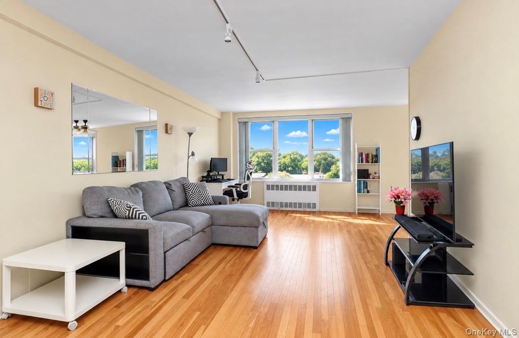 18-50 211th Street 6B, Bayside, NY 11360 — photo 3