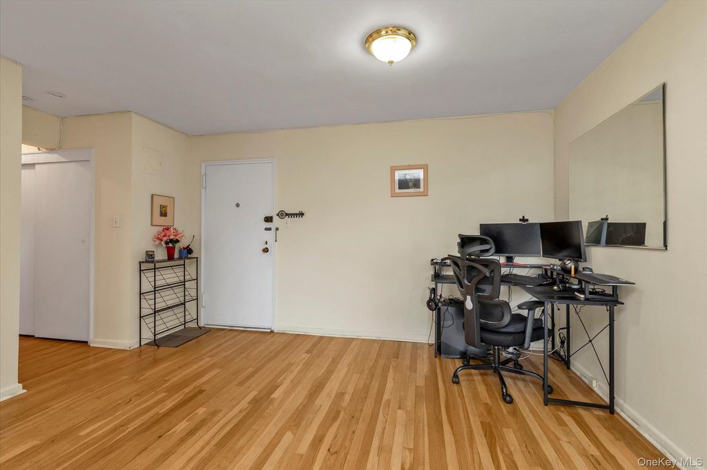 18-50 211th Street 6B, Bayside, NY 11360 — photo 4