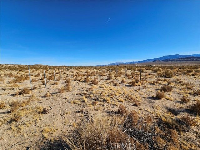 400 East End Road, Lucerne Valley, CA 92356
