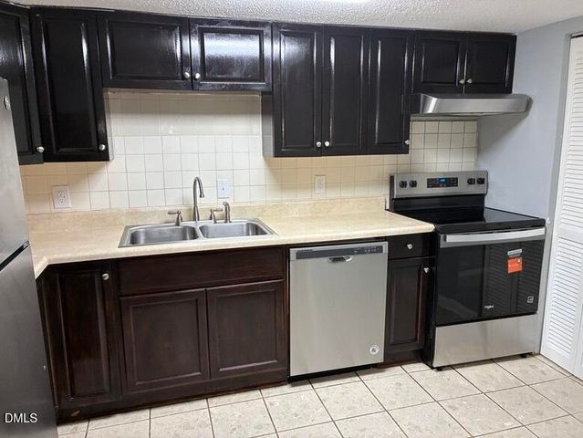 500 Umstead Drive, Chapel Hill, NC 27516