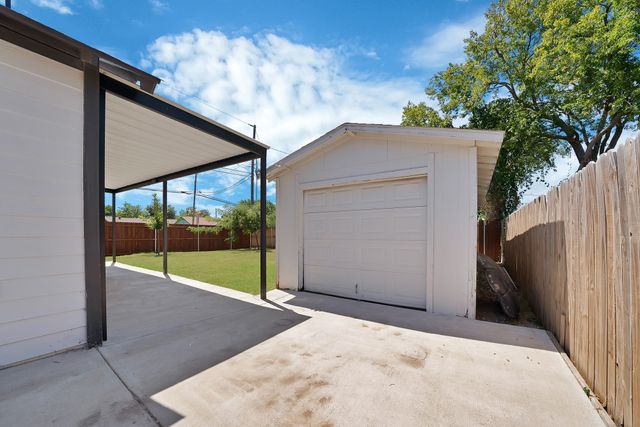 2724 E 12th Street, Fort Worth, TX 76111
