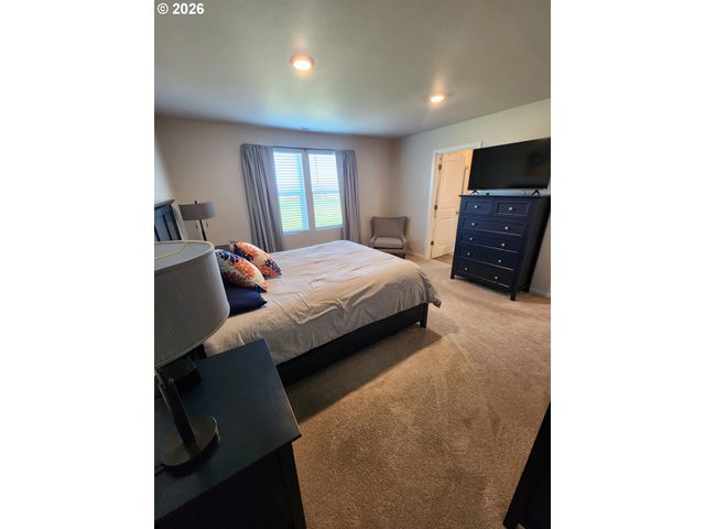1011 STUBB Rd, Woodburn, OR 97071