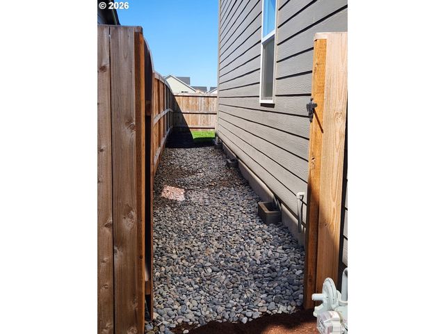 1011 STUBB Rd, Woodburn, OR 97071