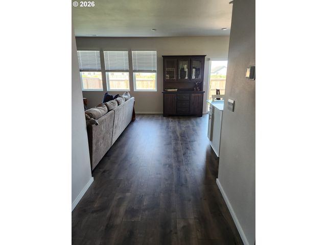1011 STUBB Rd, Woodburn, OR 97071