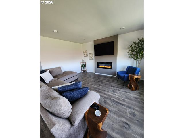1011 STUBB Rd, Woodburn, OR 97071