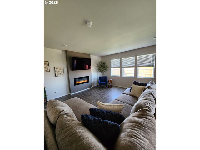 1011 STUBB Rd, Woodburn, OR 97071