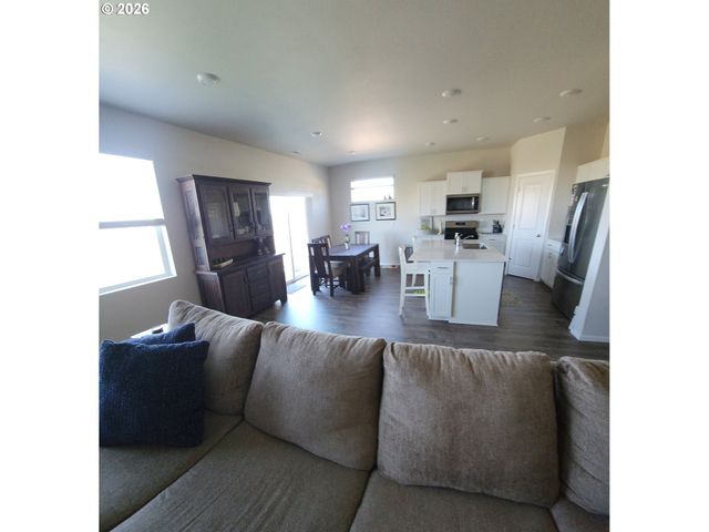 1011 STUBB Rd, Woodburn, OR 97071