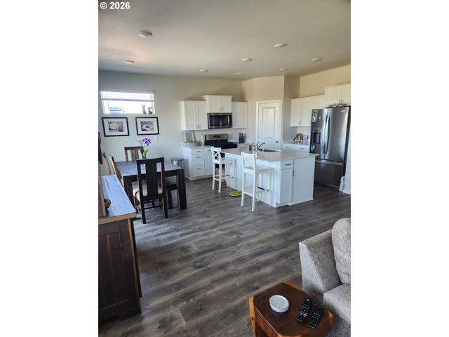 1011 STUBB Rd, Woodburn, OR 97071
