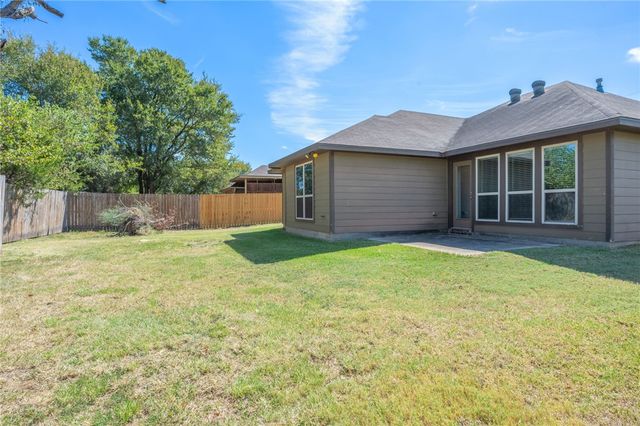 604 Heritage Drive, Navasota, TX 77868