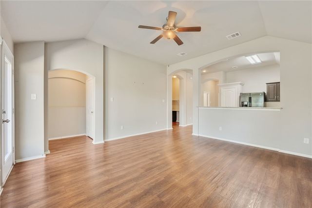 604 Heritage Drive, Navasota, TX 77868