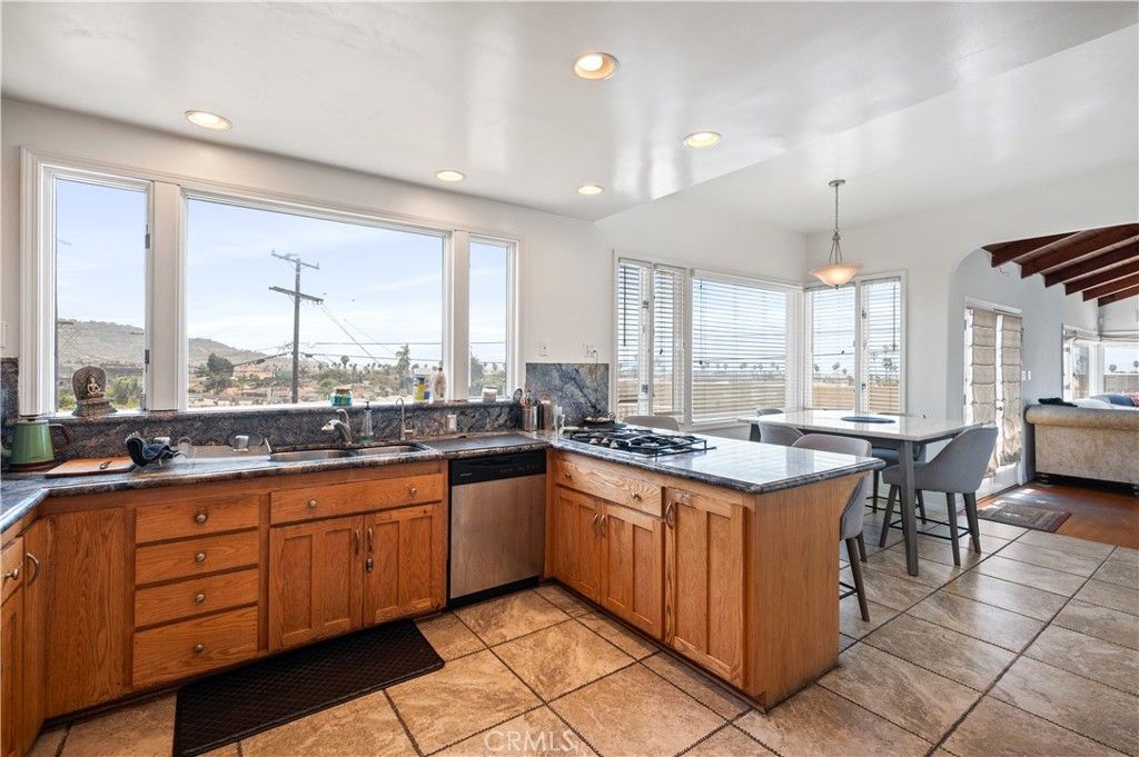 Image 16 of property listing at 304 Avenue E, Redondo Beach, CA 90277