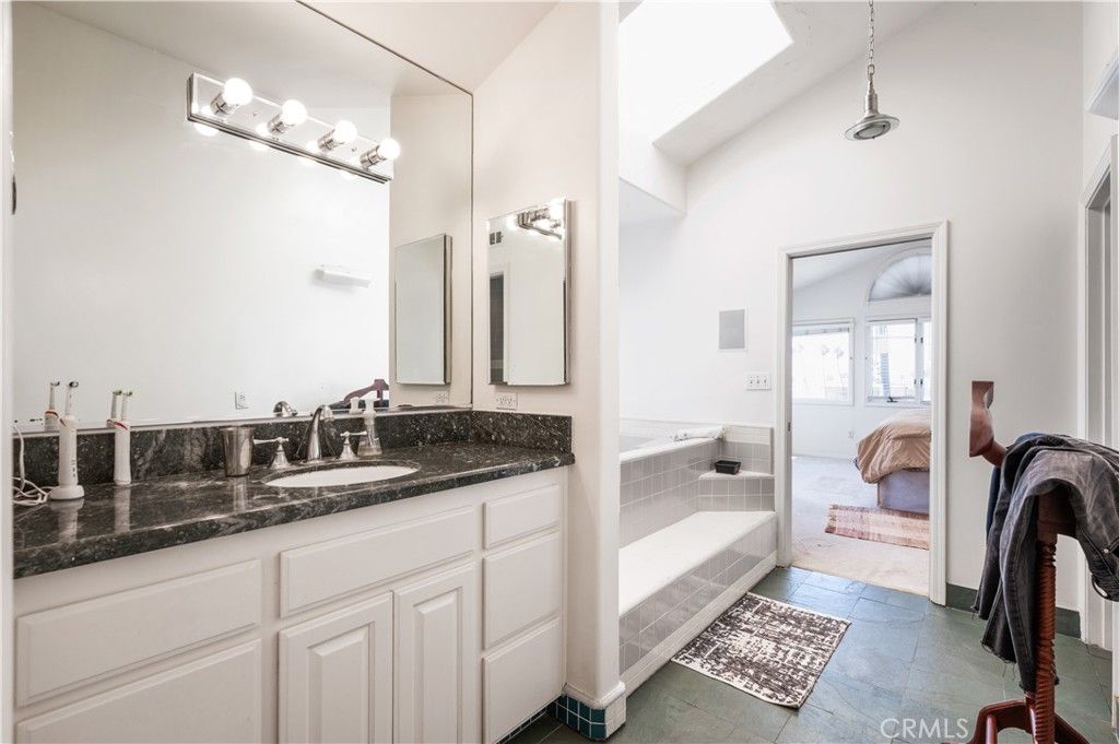 Image 23 of property listing at 304 Avenue E, Redondo Beach, CA 90277