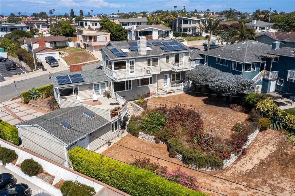 Image 3 of property listing at 304 Avenue E, Redondo Beach, CA 90277