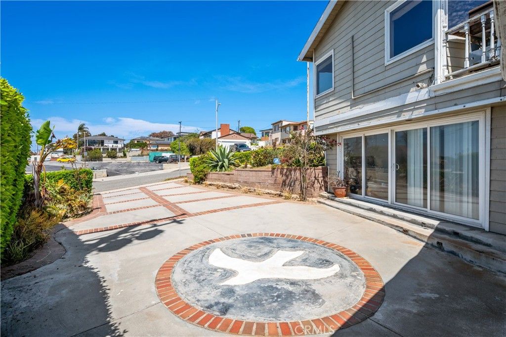 Image 9 of property listing at 304 Avenue E, Redondo Beach, CA 90277