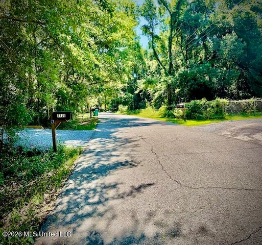 2718 Brumbaugh Road, Ocean Springs, MS 39564