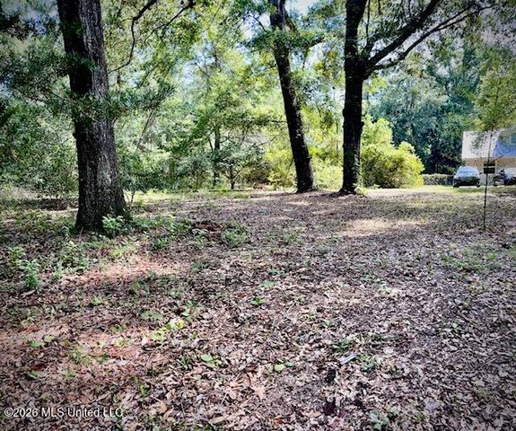 2718 Brumbaugh Road, Ocean Springs, MS 39564
