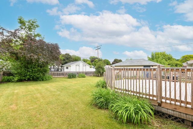8100 W Lynmar TERRACE, Milwaukee, WI 53222